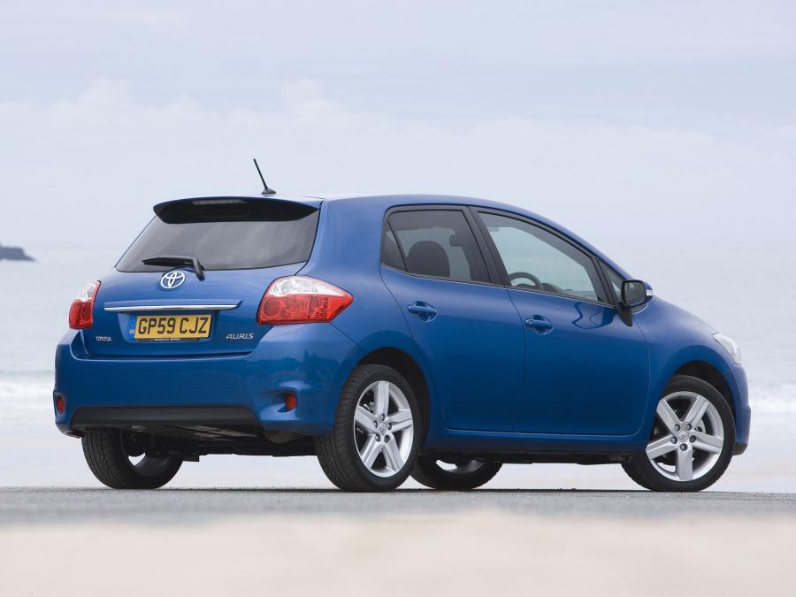  Toyota Auris 5-Door 2010 года  (UK) (фото 15 из 59)